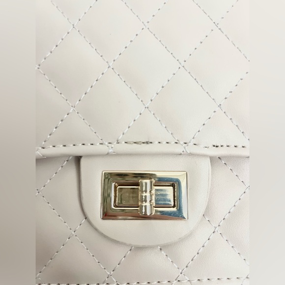 Faux Leather Handbag 👜 - Picture 3 of 5